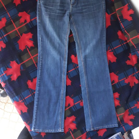🌸 3 for $20 🌸 Medium Wash Bootcut Jeans - Picture 2 of 7